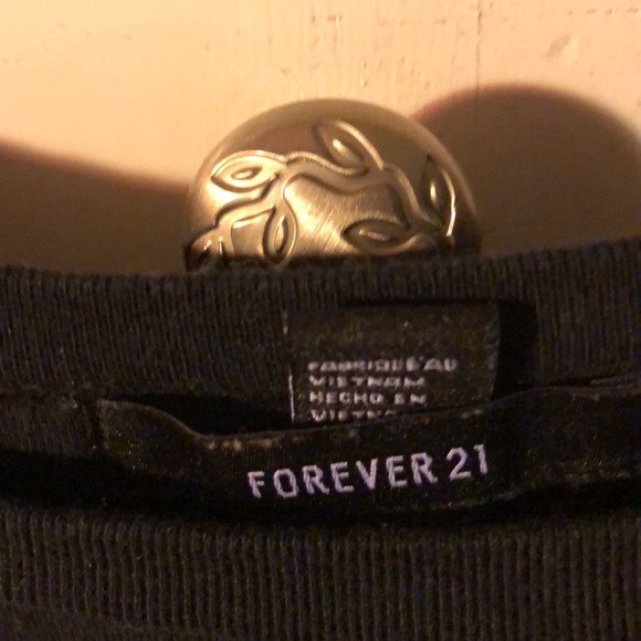 Selling this forever 21 cropped long sleeve. - Picture 2 of 3